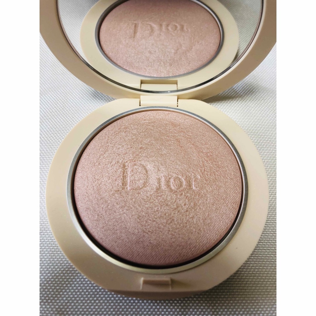 Dior(ディオール)のディオールスキン フフォーエヴァー ルミナイザー　02 コスメ/美容のベースメイク/化粧品(フェイスカラー)の商品写真