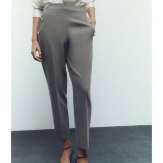 ザラ(ZARA)のザラ ZARA テーパード ゴールドボタン スラックス カジュアルパンツ グレー(カジュアルパンツ)