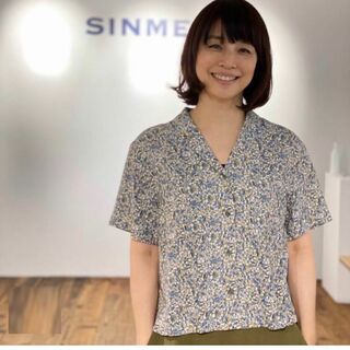 石田ゆり子着 SINME フラワー柄 オープンカラーシャツ
