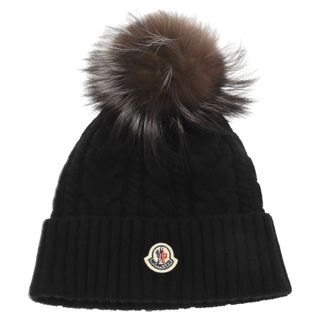 モンクレール(MONCLER)のMONCLER モンクレール 22AW BERRETTO TRICOT ロゴワッペン ファー付き カシミヤ混 ビーニー ニットキャップ ブラック H20939Z70301 A9328(ニット帽/ビーニー)