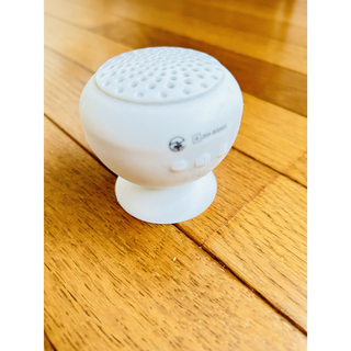 【送料無料】DAISO 防水スピーカー　Bluetooth 吸盤付 (スピーカー)