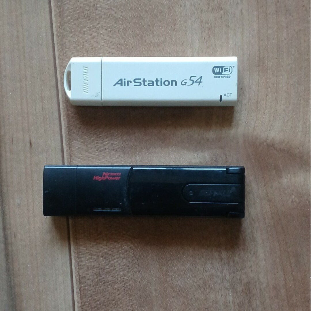 Buffalo(バッファロー)の無線LAN AirStation　USBアダプター2種類 スマホ/家電/カメラのPC/タブレット(PCパーツ)の商品写真