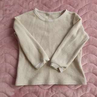 ユニクロ(UNIQLO)のユニクロ　オフホワイト　ワッフルロンT　長袖　110cm(Tシャツ/カットソー)