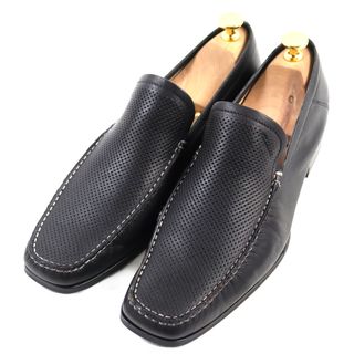 Salvatore Ferragamo - 【ドンドン見直し】未使用品○Salvatore Ferragamo サルヴァトーレフェラガモ レザー ロゴ入り パンチング モカシン/ローファー ブラック 8 箱・保存袋付き イタリア製 メンズ