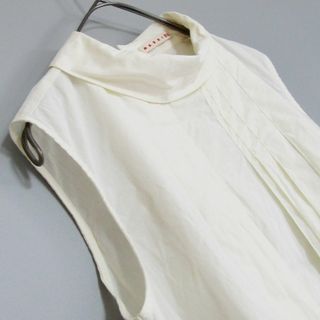 ユニクロ(UNIQLO)のマルニ ユニクロ コラボ　ノースリーブコットンタックブラウス　Sサイズ(シャツ/ブラウス(半袖/袖なし))