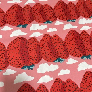 マリメッコ(marimekko)のレア マリメッコ mansikkavuoret 生地 はぎれ プロダクト用(生地/糸)