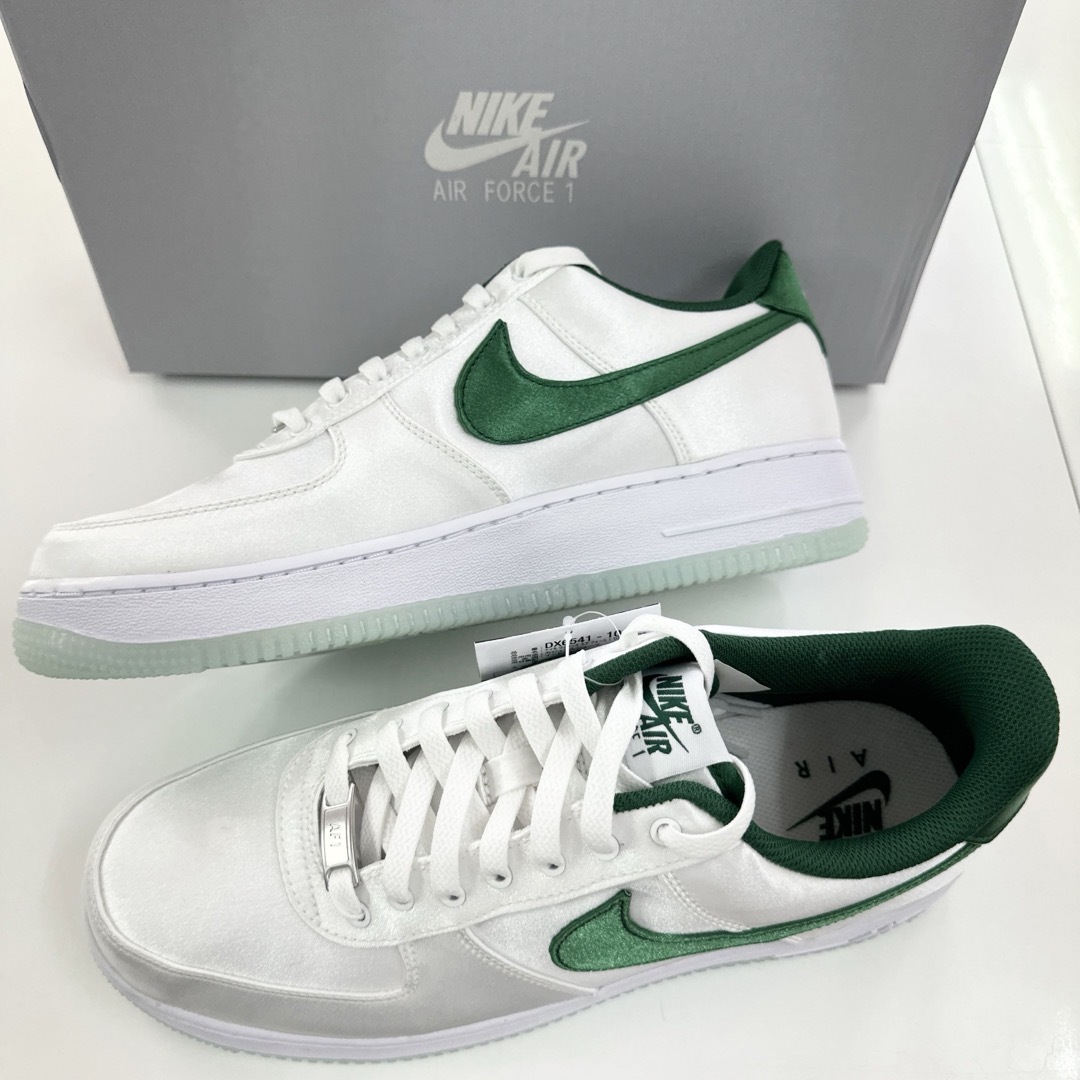 NIKE(ナイキ)のナイキ　WMNS AIRFORCE1 07 ESS エアフォース1 28.5cm メンズの靴/シューズ(スニーカー)の商品写真