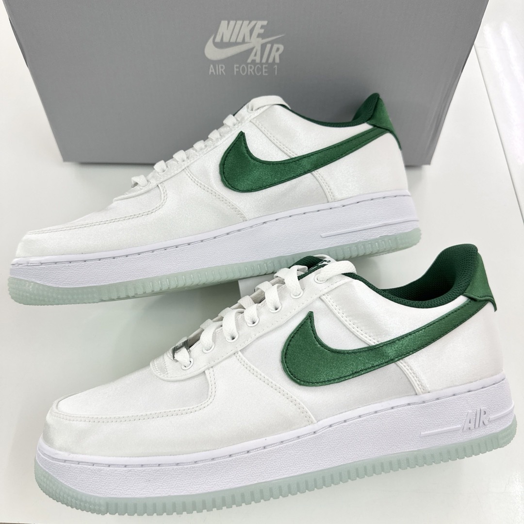 NIKE(ナイキ)のナイキ　WMNS AIRFORCE1 07 ESS エアフォース1 28.5cm メンズの靴/シューズ(スニーカー)の商品写真