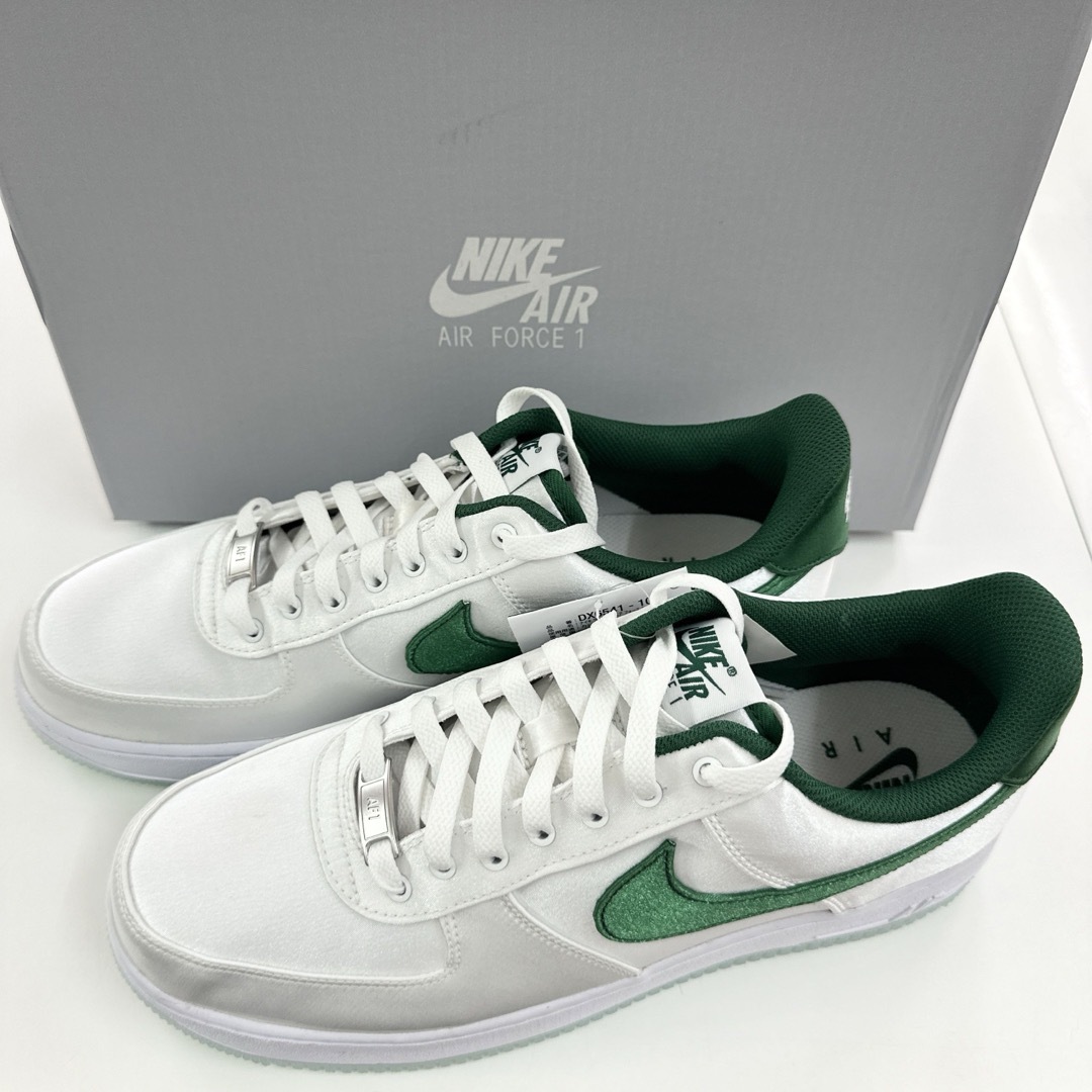 NIKE(ナイキ)のナイキ　WMNS AIRFORCE1 07 ESS エアフォース1 28.5cm メンズの靴/シューズ(スニーカー)の商品写真