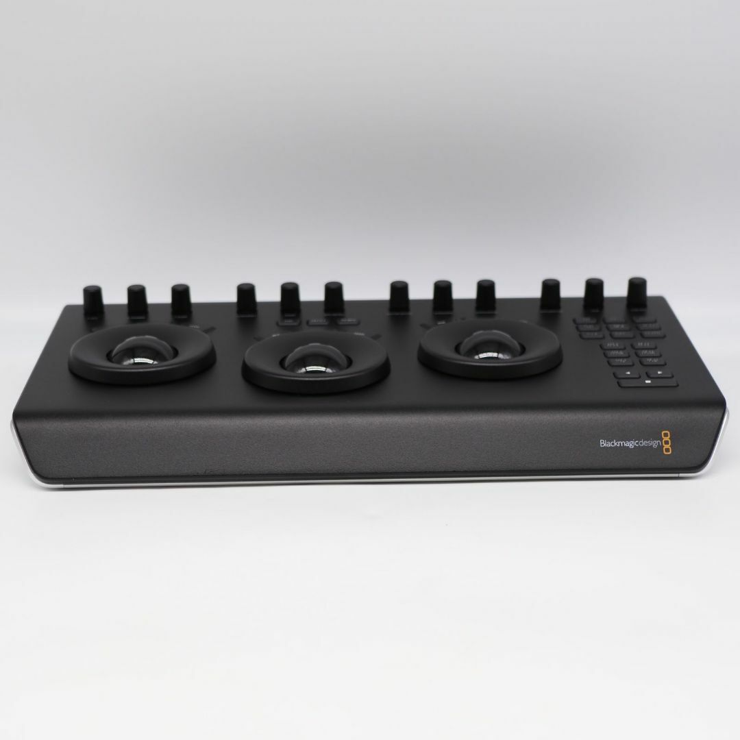 Blackmagicdesign(ブラックマジック)のDaVinci Resolve Micro Panel スマホ/家電/カメラのカメラ(その他)の商品写真