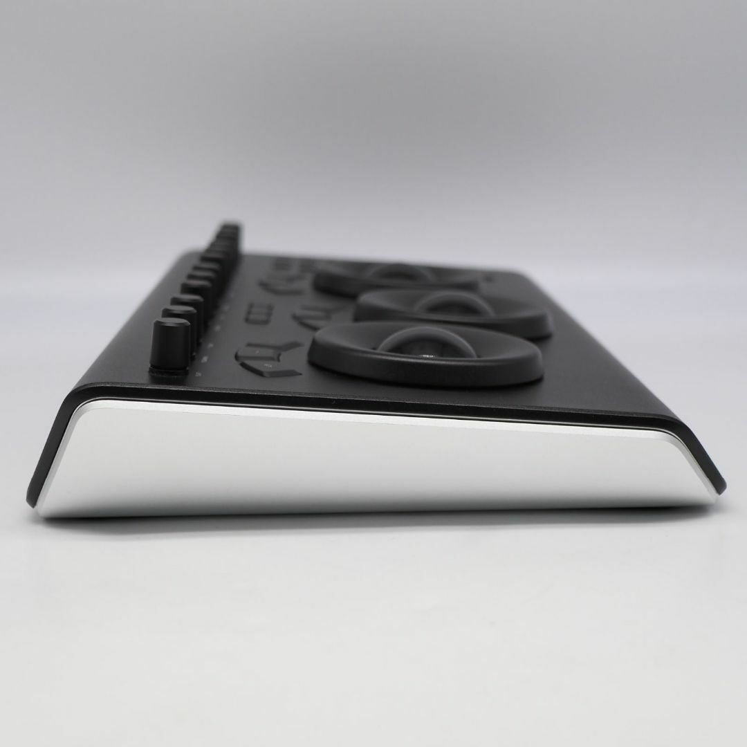 Blackmagicdesign(ブラックマジック)のDaVinci Resolve Micro Panel スマホ/家電/カメラのカメラ(その他)の商品写真