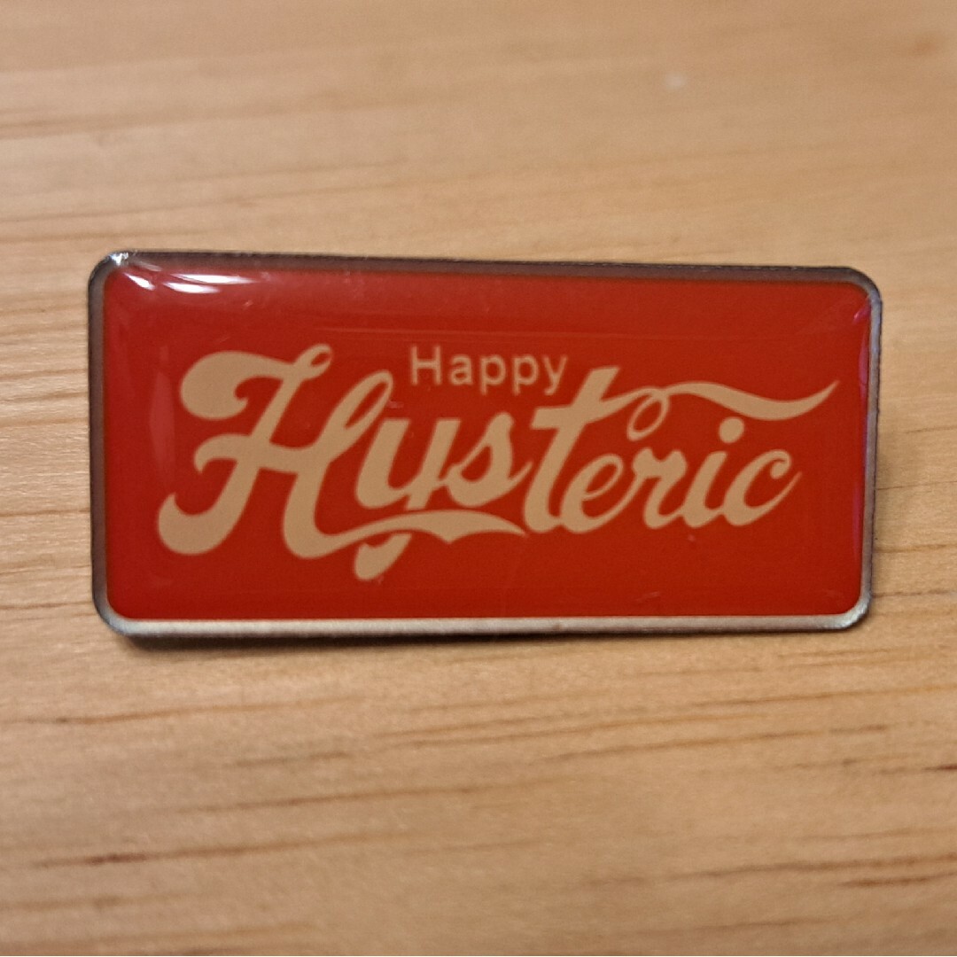 HYSTERIC GLAMOUR(ヒステリックグラマー)のHYSTERIC GLAMOURヒステリックグラマー缶バッチピンバッジ2個セット レディースのアクセサリー(その他)の商品写真