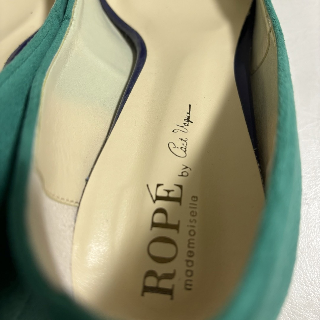 ROPE’(ロペ)のロペ　グリーンスエード　パンプス レディースの靴/シューズ(ハイヒール/パンプス)の商品写真