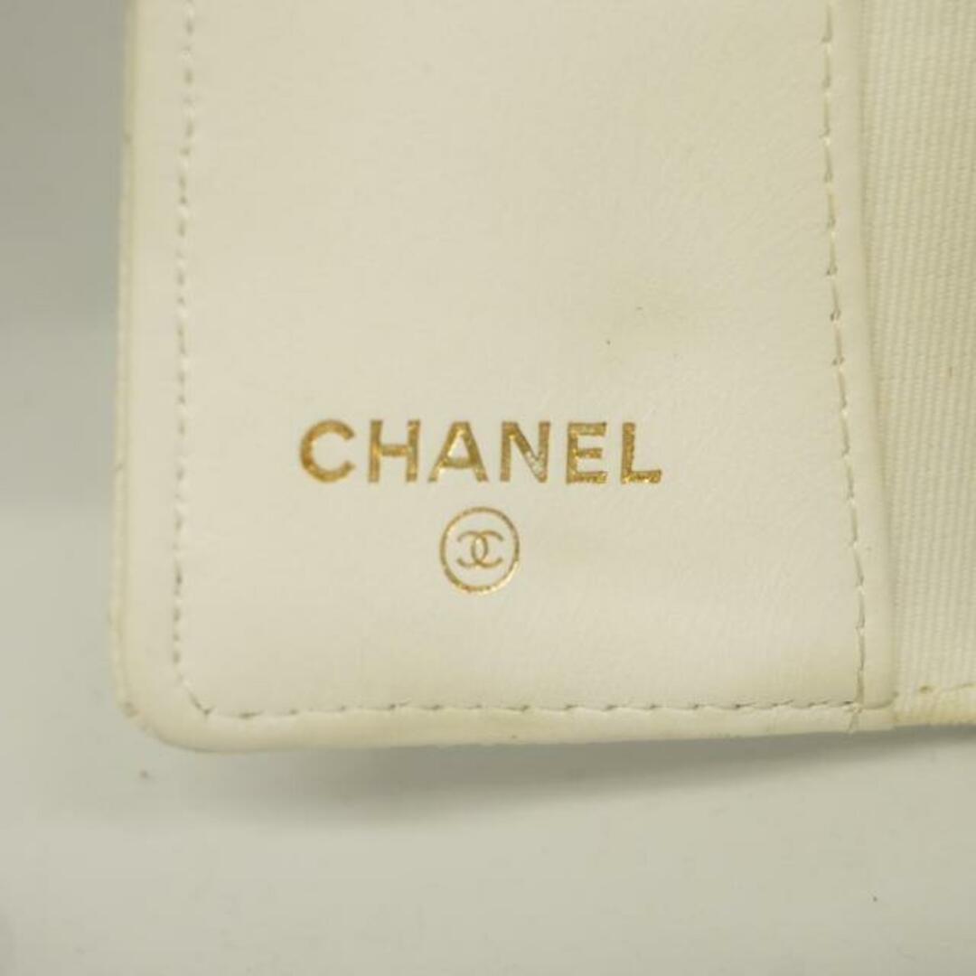 CHANEL(シャネル)の【4hc3177】シャネル キーケース/マトラッセ/キャビアスキン/ホワイト/ゴールド金具 【中古】 レディース レディースのファッション小物(キーケース)の商品写真