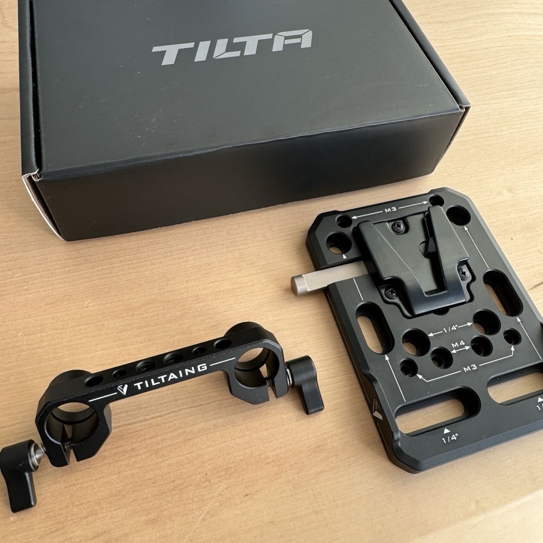 Blackmagicdesign(ブラックマジック)のTILTA Vマウントバッテリープレート ロッドアダプター セット スマホ/家電/カメラのカメラ(その他)の商品写真