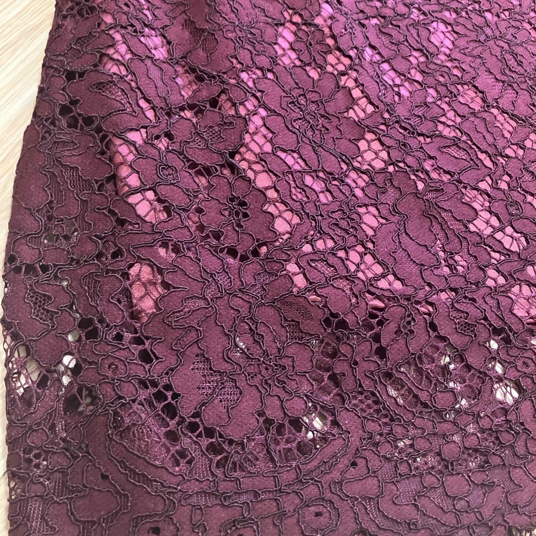 UNTITLED(アンタイトル)の濃厚ワインレッド・レーススカート レディースのスカート(ひざ丈スカート)の商品写真