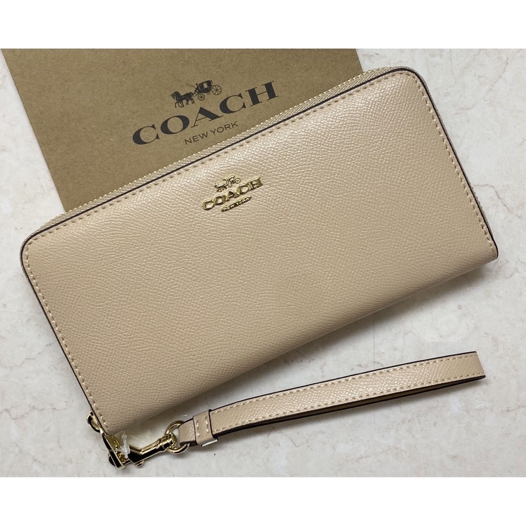 COACH(コーチ)の[新品未使用]✨COACH✨ラウンドファスナー長財布ストラップ付き レディースのファッション小物(財布)の商品写真