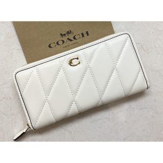 コーチ(COACH)の【新品未使用✨COACH コーチ 長財布 ✨キルティング  ホワイト レザー (財布)