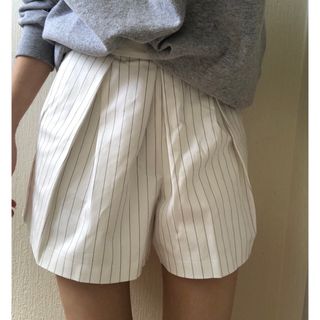 nine stripe short pants