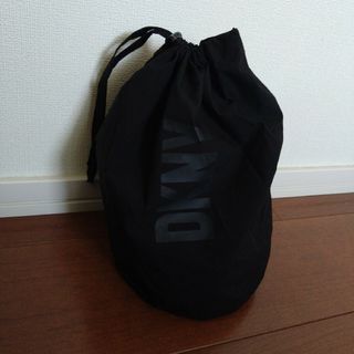 ダナキャランニューヨーク(DKNY)の新品☆DKNY ダナキャラン　ポーチ　ブラック(ポーチ)