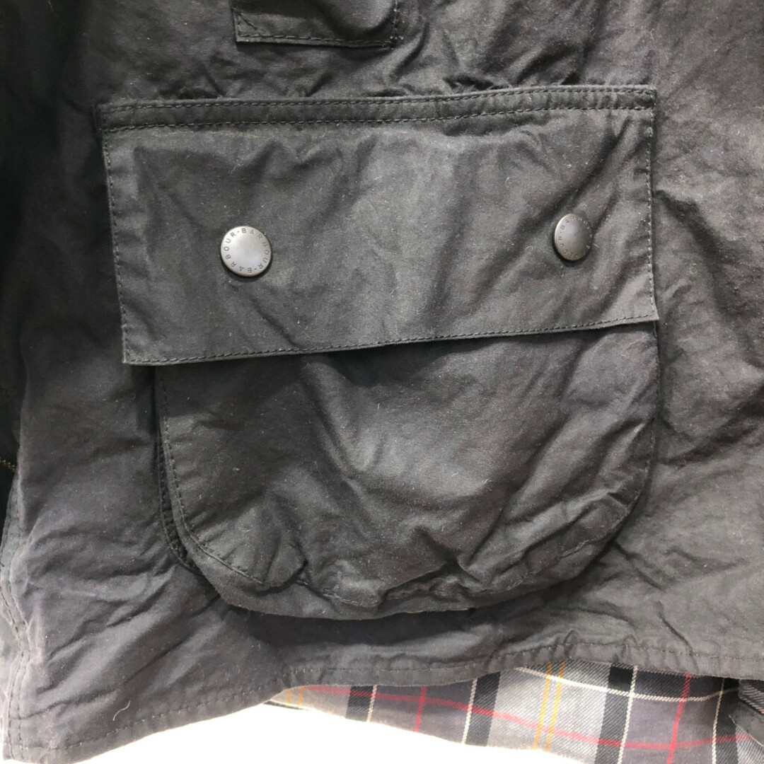 Barbour(バーブァー)のイングランド製 Barbour バブアー BEAUFORT ビューフォート オイルドジャケット ブラック (メンズ XL相当) 中古 古着 Q3600 メンズのジャケット/アウター(その他)の商品写真