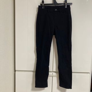 ユニクロ(UNIQLO)の美品 ユニクロ レギパン クロップドパンツ　黒(クロップドパンツ)