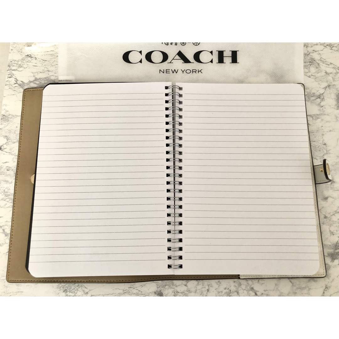 COACH(コーチ)のCOACH　コーチ　ノートカバー ノートブック　新品  インテリア/住まい/日用品の文房具(ノート/メモ帳/ふせん)の商品写真