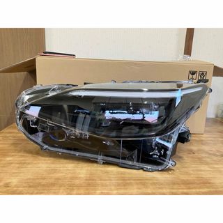 トヨタ(トヨタ)のトヨタ ヤリスクロス 左ヘッドライト LED 純正 81150-52N20(車種別パーツ)