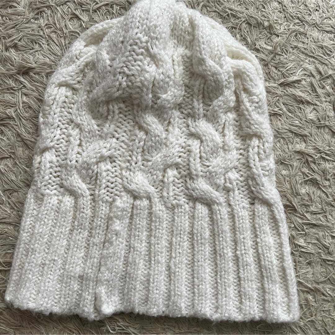ニット帽子　ホワイト レディースの帽子(ニット帽/ビーニー)の商品写真