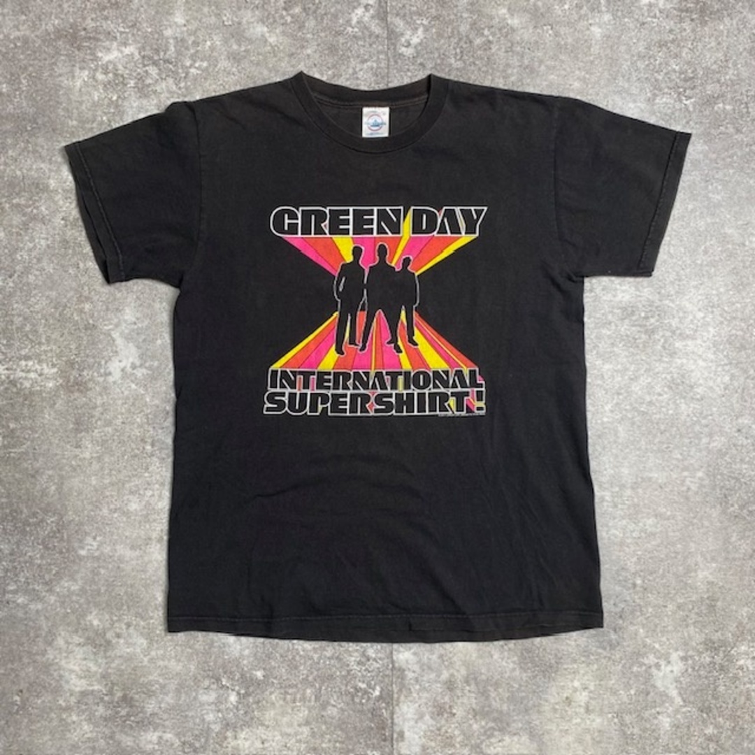 DELTA(デルタ)の00's delta GREEN DAY INTERNATIONAL SUPER SHIR 2001 グリーンデイ バンドTシャツ ロックT USA製 ヴィンテージ 329U メンズのトップス(Tシャツ/カットソー(半袖/袖なし))の商品写真