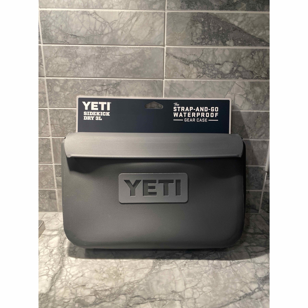 YETI(イエティ)のYETI SIDEKICK DRY イエティ サイドキックドライ チャコール防水 スポーツ/アウトドアのアウトドア(その他)の商品写真