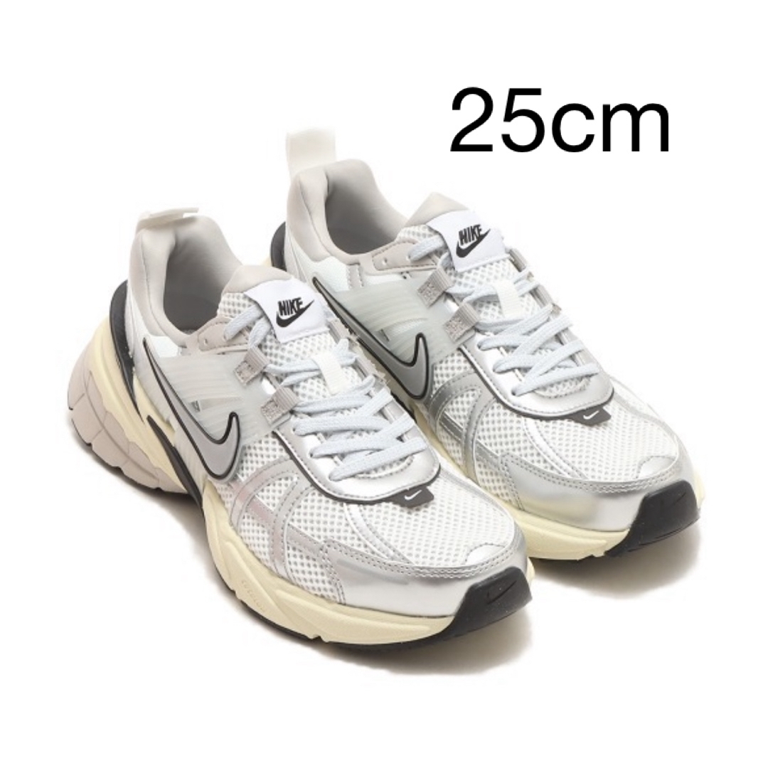 NIKE(ナイキ)の希少完売　NIKE   W V2K RUN  25cm レディースの靴/シューズ(スニーカー)の商品写真