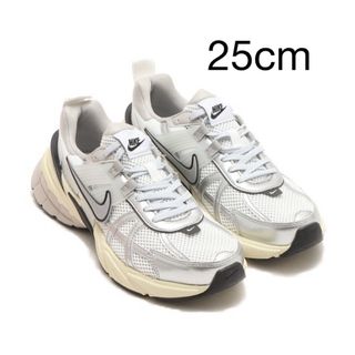 ナイキ(NIKE)の希少完売　NIKE   W V2K RUN  25cm(スニーカー)