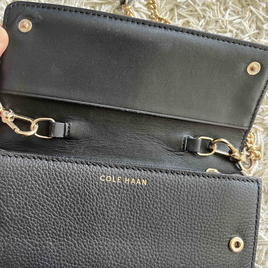 Cole Haan(コールハーン)の【COLE HAAN】黒のチェーンウォレット レディースのファッション小物(財布)の商品写真