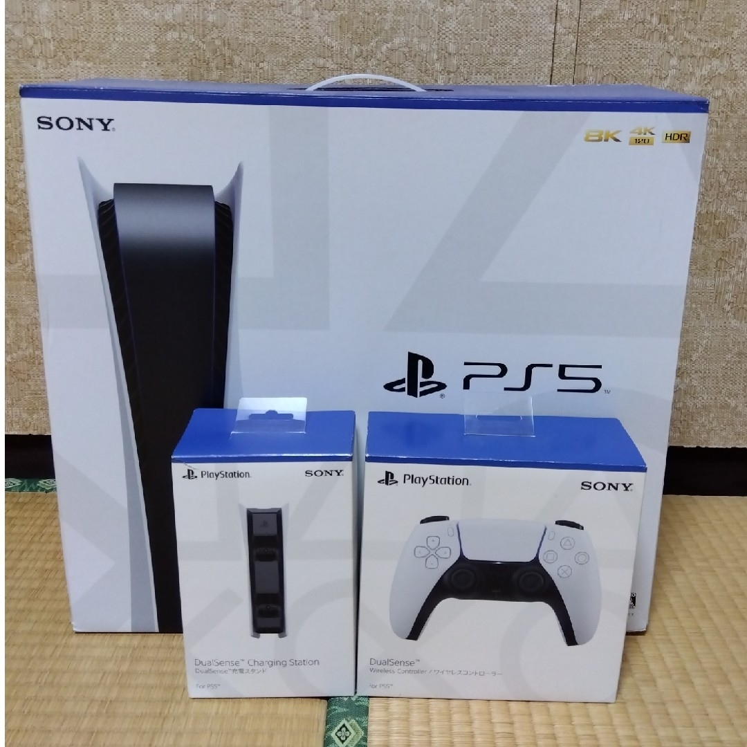 PlayStation(プレイステーション)のPS5本体CFI1000A周辺機器セット エンタメ/ホビーのゲームソフト/ゲーム機本体(家庭用ゲーム機本体)の商品写真