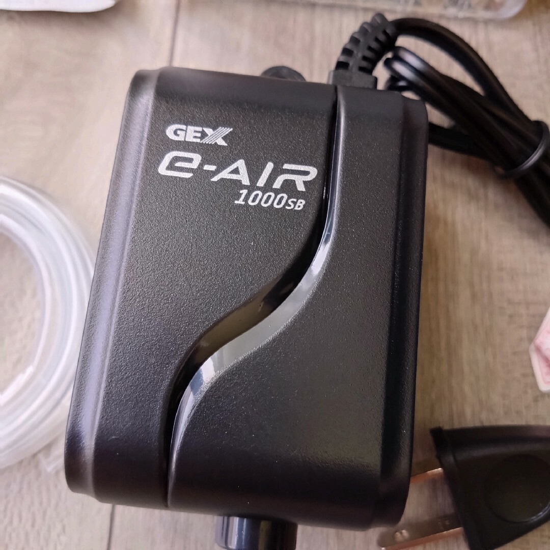 GEX(ジェックス)のジェックス e-air 1000sb エアーポンプ 、ＧＥＸ　本体　ロカボーイ その他のペット用品(アクアリウム)の商品写真