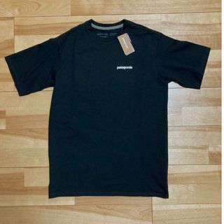 パタゴニア(patagonia)の【新品 タグ付き】Patagonia パタゴニア ロゴTシャツ ブラック 黒(Tシャツ/カットソー(半袖/袖なし))