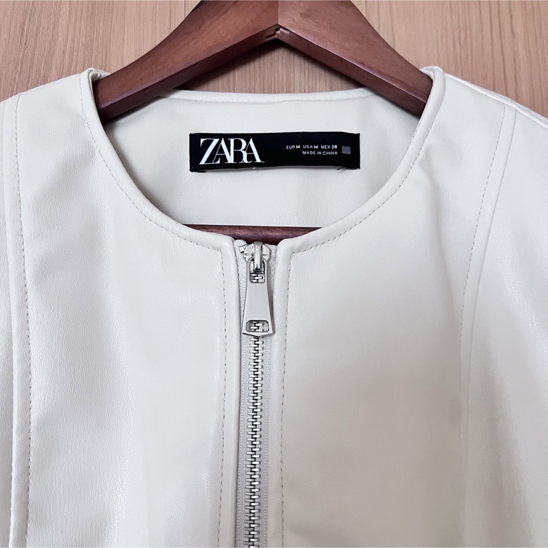 ZARA(ザラ)のザラ　ライダースジャケット　合皮　M フリル付き レディースのジャケット/アウター(ノーカラージャケット)の商品写真