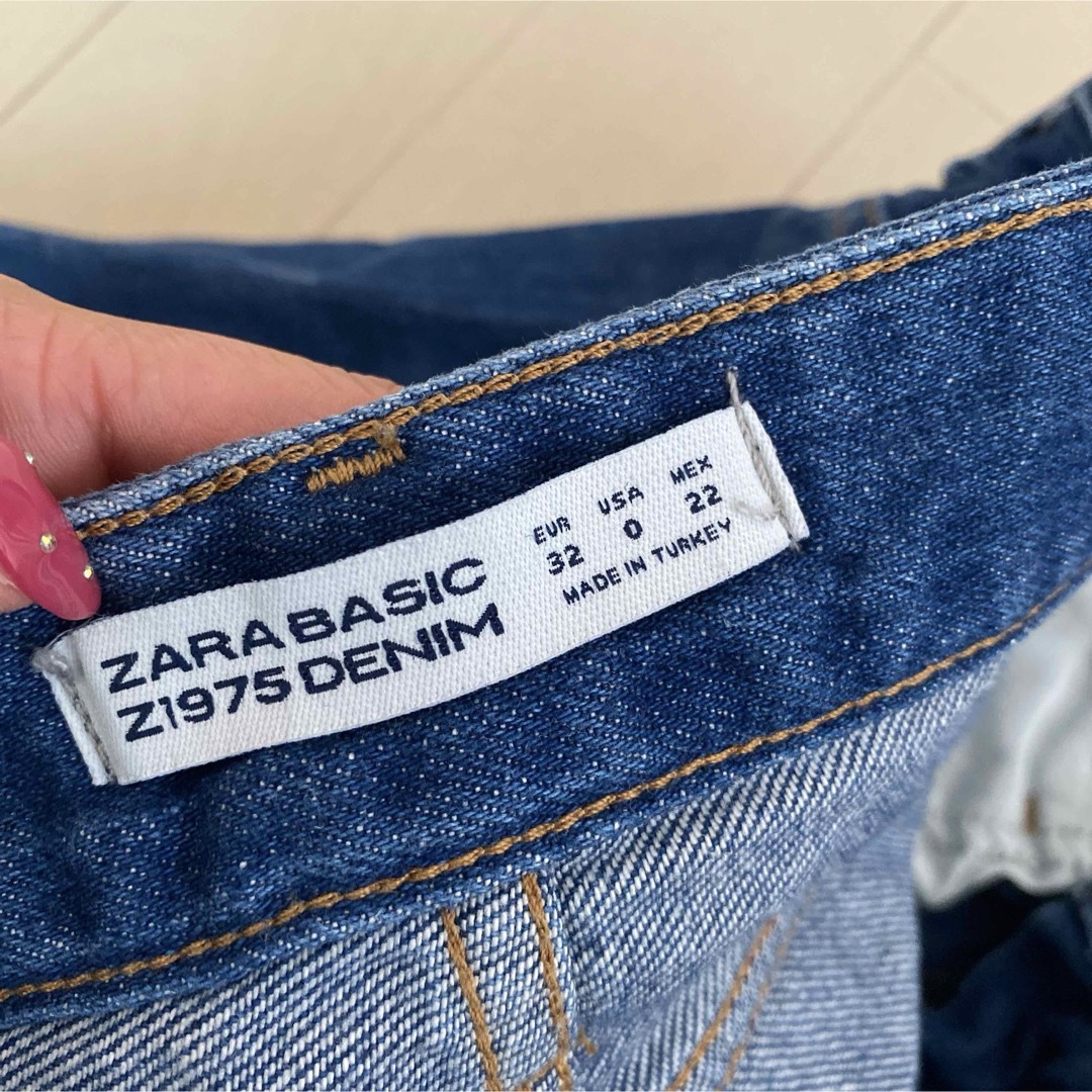 ZARA(ザラ)のZARA デニム　ダメージ　ストレートジーンズ　ジーンズ　レディース レディースのパンツ(デニム/ジーンズ)の商品写真