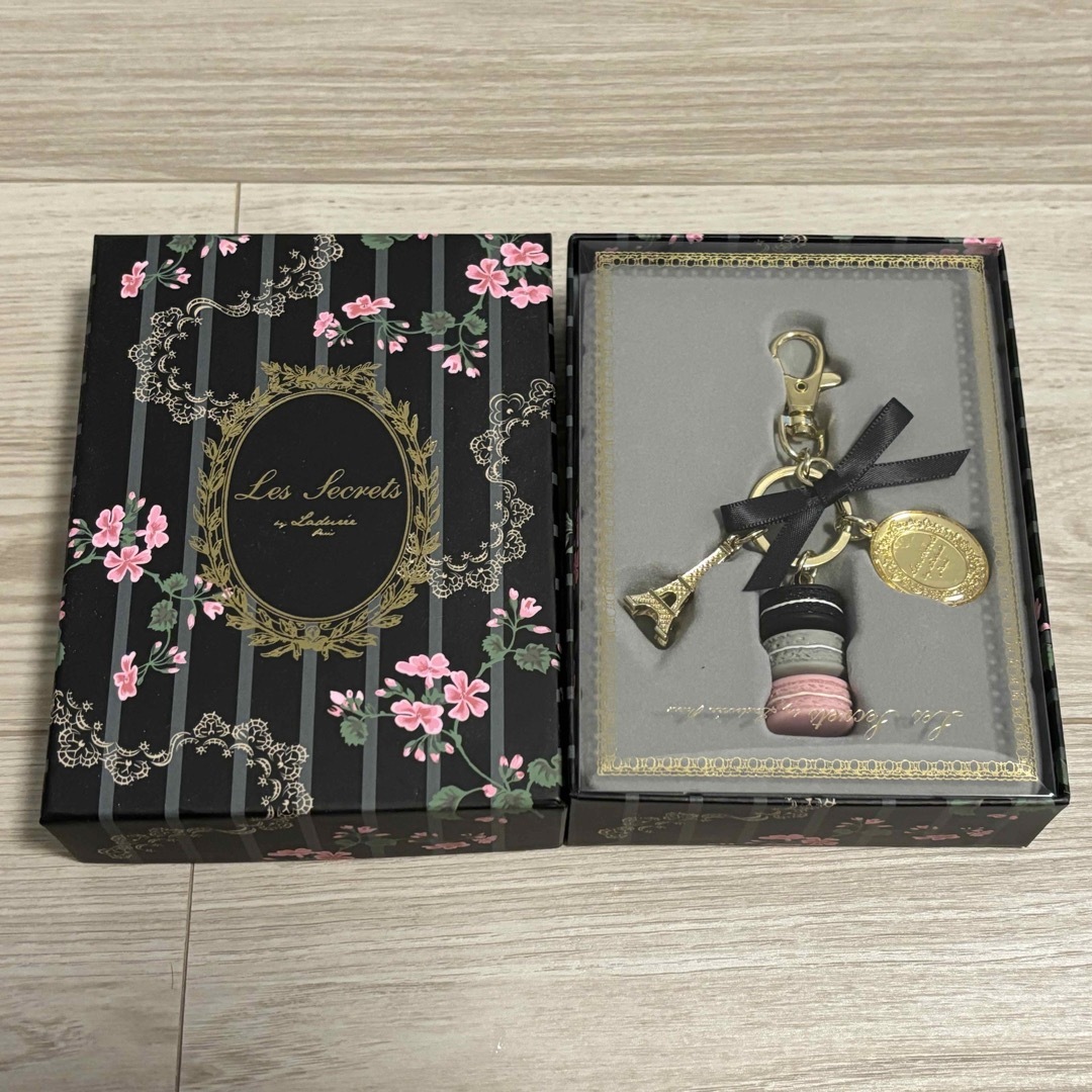 LADUREE(ラデュレ)のラデュレ　マカロンキーホルダー レディースのファッション小物(キーホルダー)の商品写真