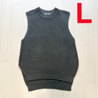 ユニクロ(UNIQLO)のユニクロ　ウォッシャブルオーバーサイズニットベスト カーキ Lサイズ(ベスト)