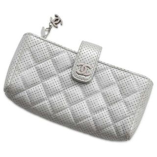 シャネル(CHANEL)のシャネル ポーチ マトラッセ ココマーク レザー CHANEL シルバー(ポーチ)