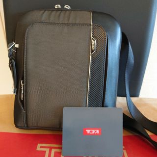 トゥミ(TUMI)の【極美品】TUMI 25503030PW3アリーヴェオルテン ショルダーバッグ(ショルダーバッグ)