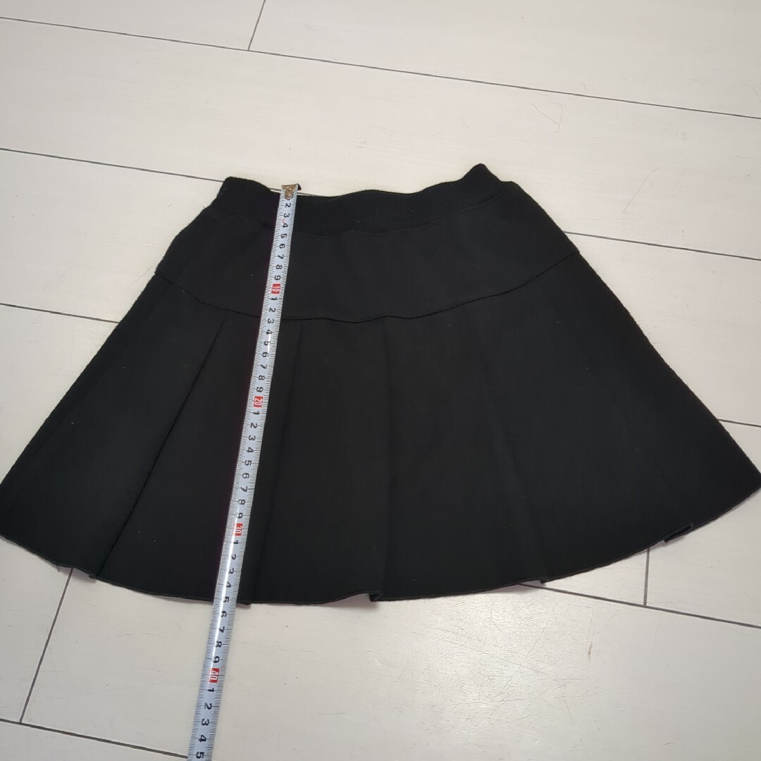 シンプル　スカート　ブラック　130 キッズ/ベビー/マタニティのキッズ服女の子用(90cm~)(スカート)の商品写真
