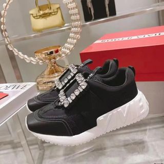 ロジェヴィヴィエ(ROGER VIVIER)の【新品未使用】スクエアバックルファブリックスニーカー（黒）(スニーカー)