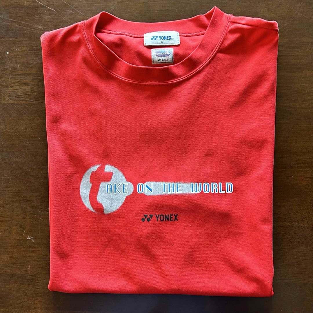 YONEX(ヨネックス)のヨネックス　バドミントンＴシャツ　赤 メンズのトップス(Tシャツ/カットソー(半袖/袖なし))の商品写真