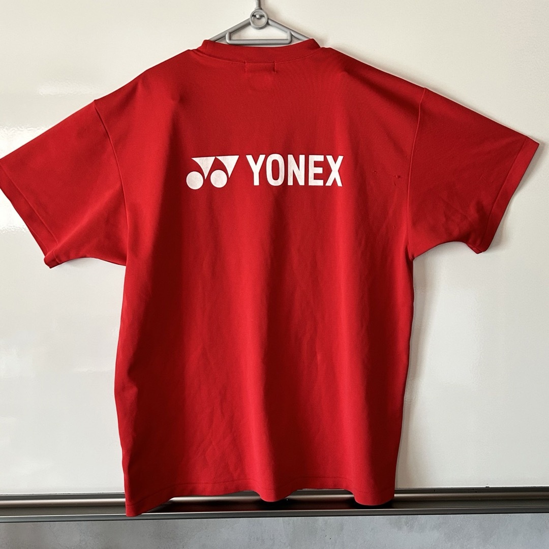 YONEX(ヨネックス)のヨネックス　バドミントンＴシャツ　赤 メンズのトップス(Tシャツ/カットソー(半袖/袖なし))の商品写真