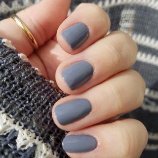 エッシー(Essie)の【新品・匿名配送】ラスト1点 essie blue gray color(マニキュア)