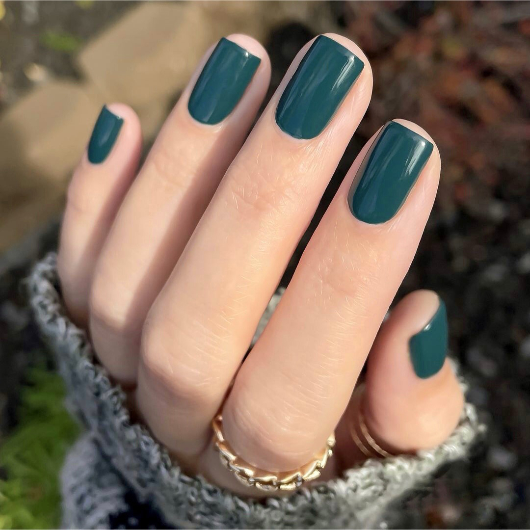 Essie(エッシー)の【新品・匿名配送】essie nail color ディープグリーン コスメ/美容のネイル(マニキュア)の商品写真