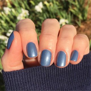 エッシー(Essie)の【新品・匿名配送】1点限り essie nail color パールブルー(マニキュア)